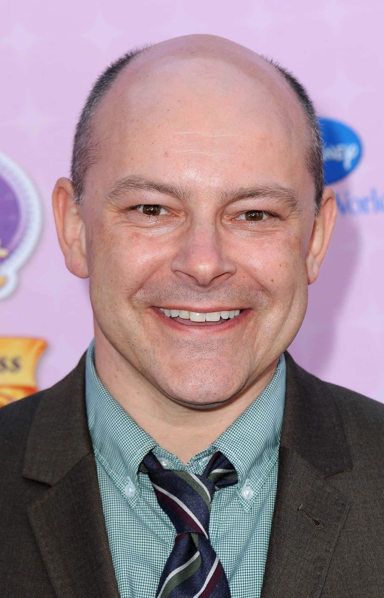 Rob Corddry Poses In An Ice-blue Suit Background