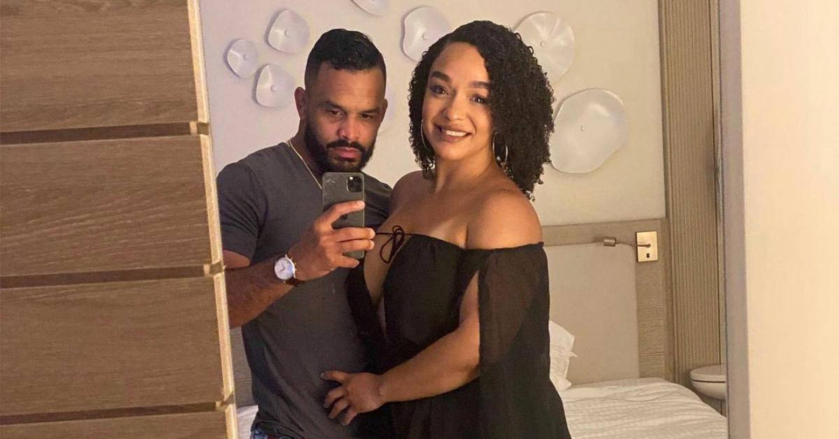 Rob Font With Girlfriend Background