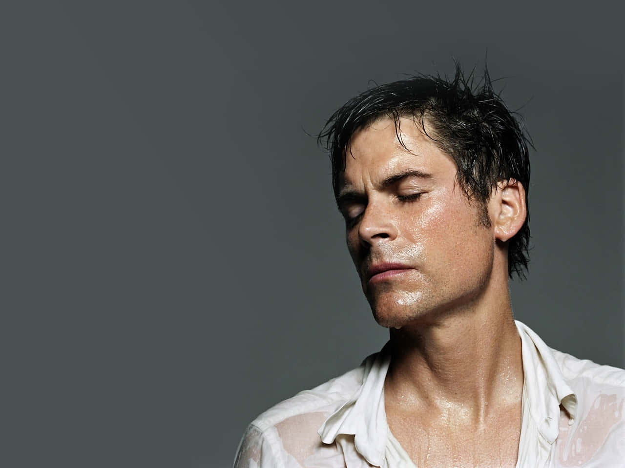 Rob Lowe Looking Dapper In A Classic Suit. Background