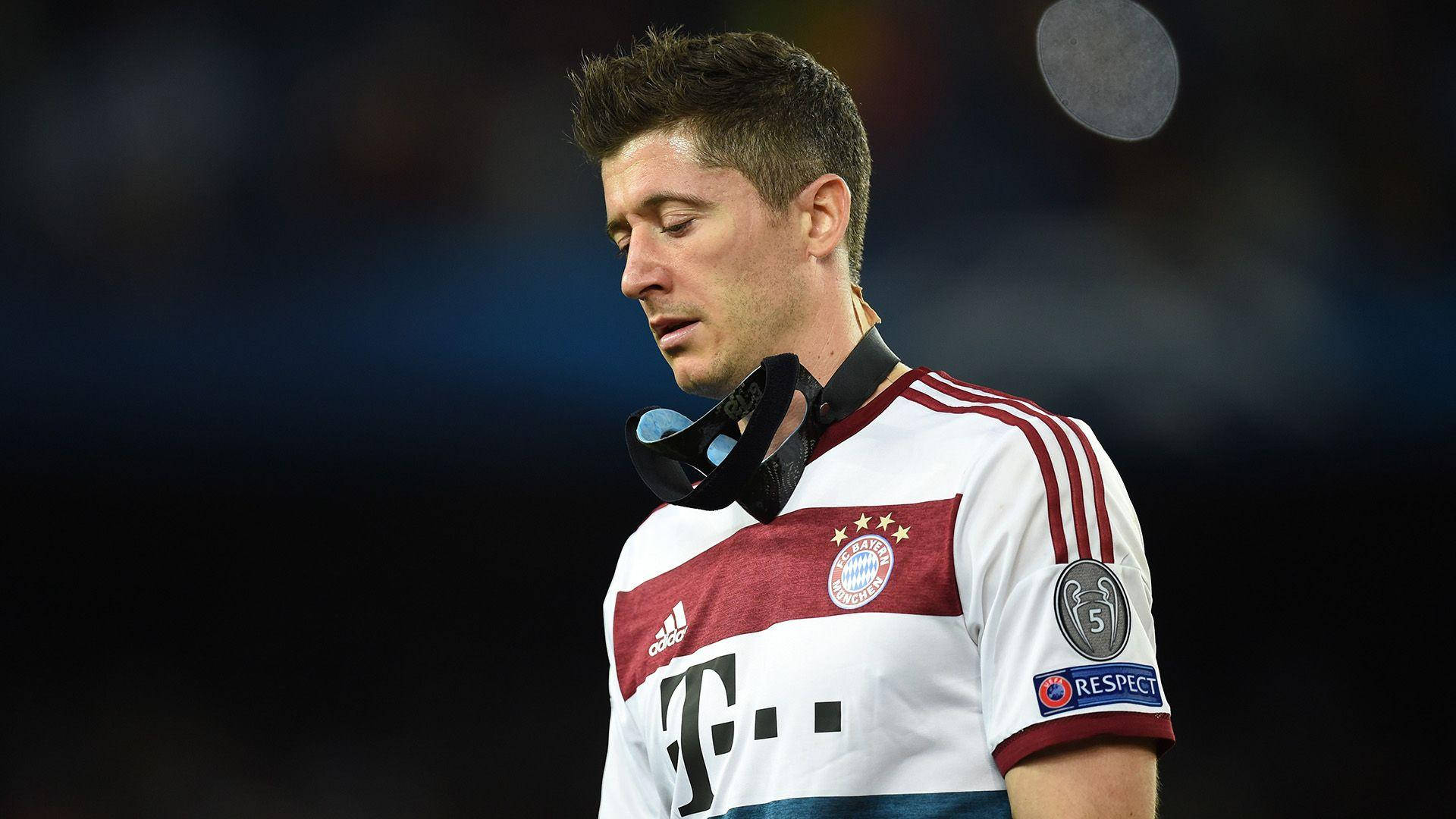 Robert Lewandowski Mask Off Background