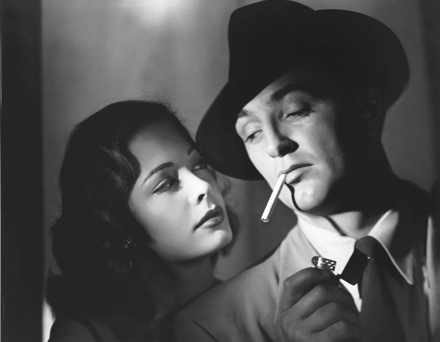 Robert Mitchum And Jane Greer Black And White Background