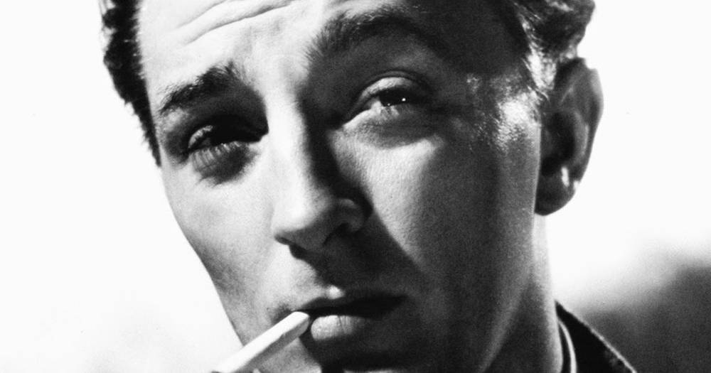 Robert Mitchum Close-up Black And White Smoking Background