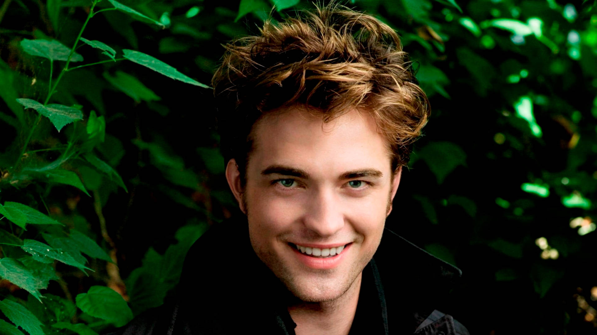 Robert Pattinson Cute Smile Background