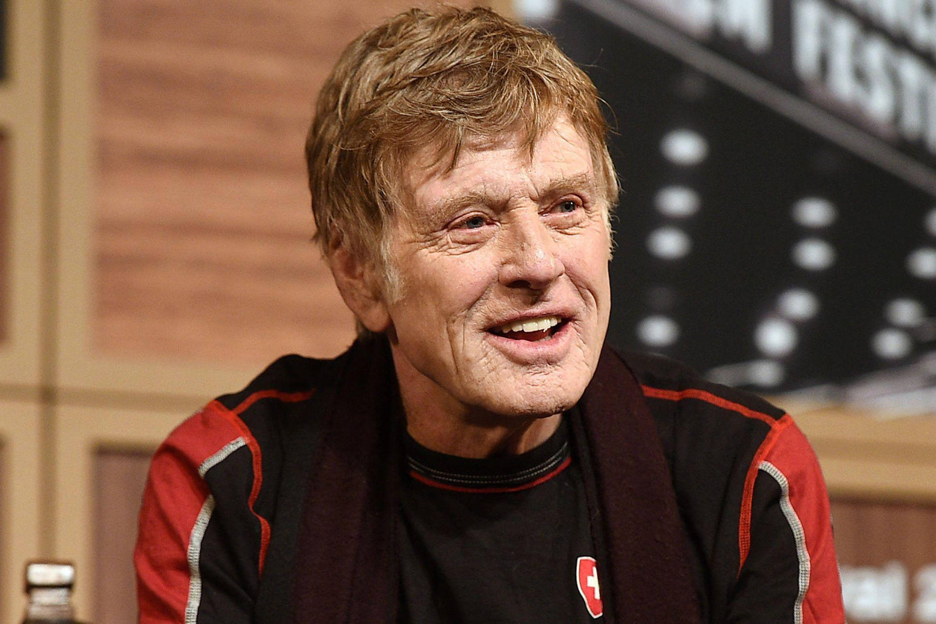 Robert Redford Old American Actor Background