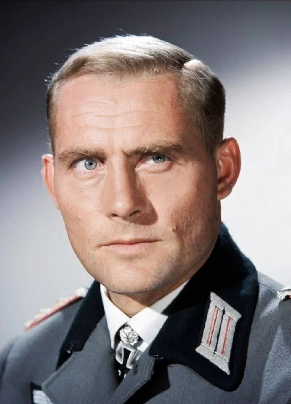 Robert Shaw On Gray Background