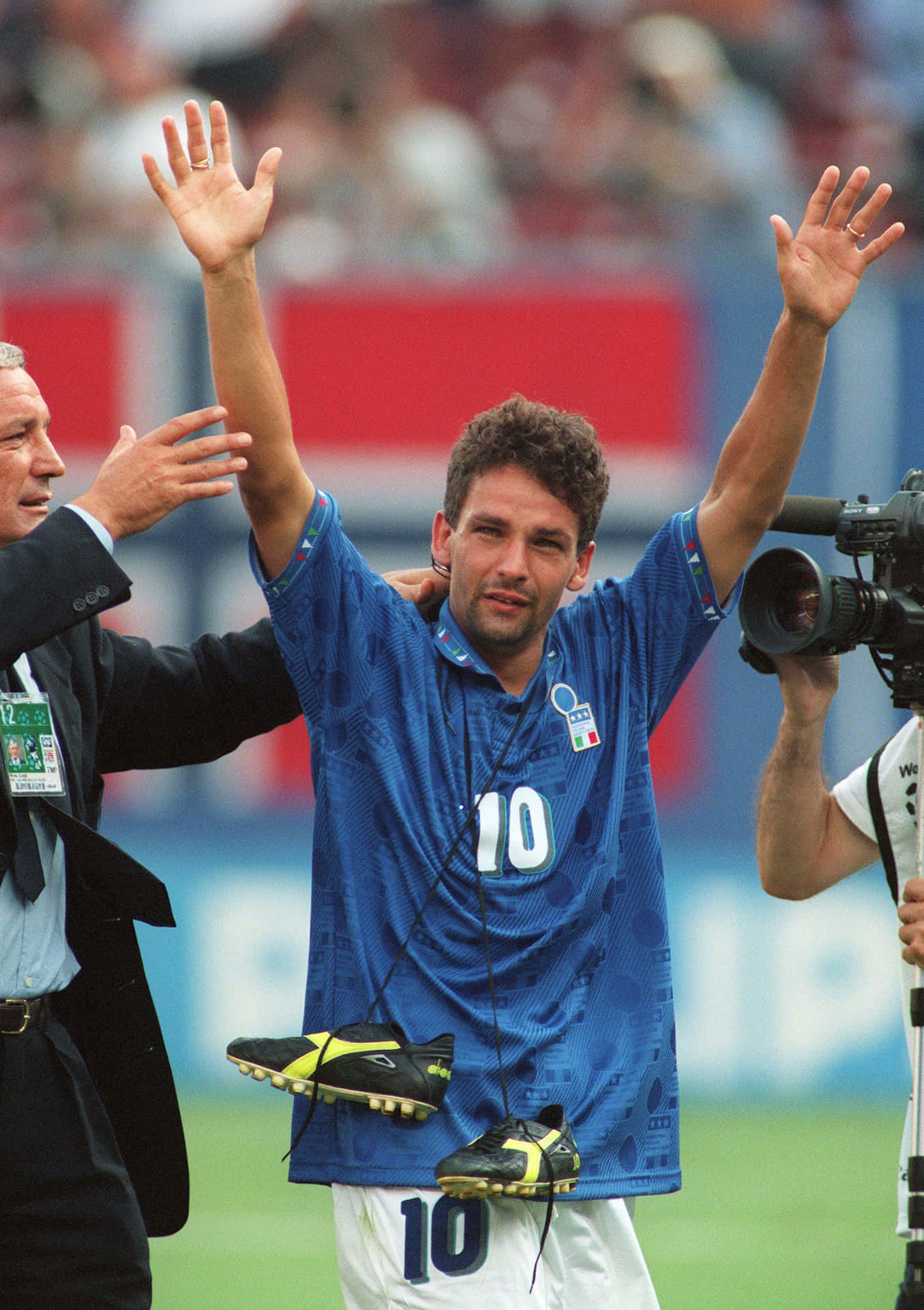 Roberto Baggio Acknowledging Crowd Number10
