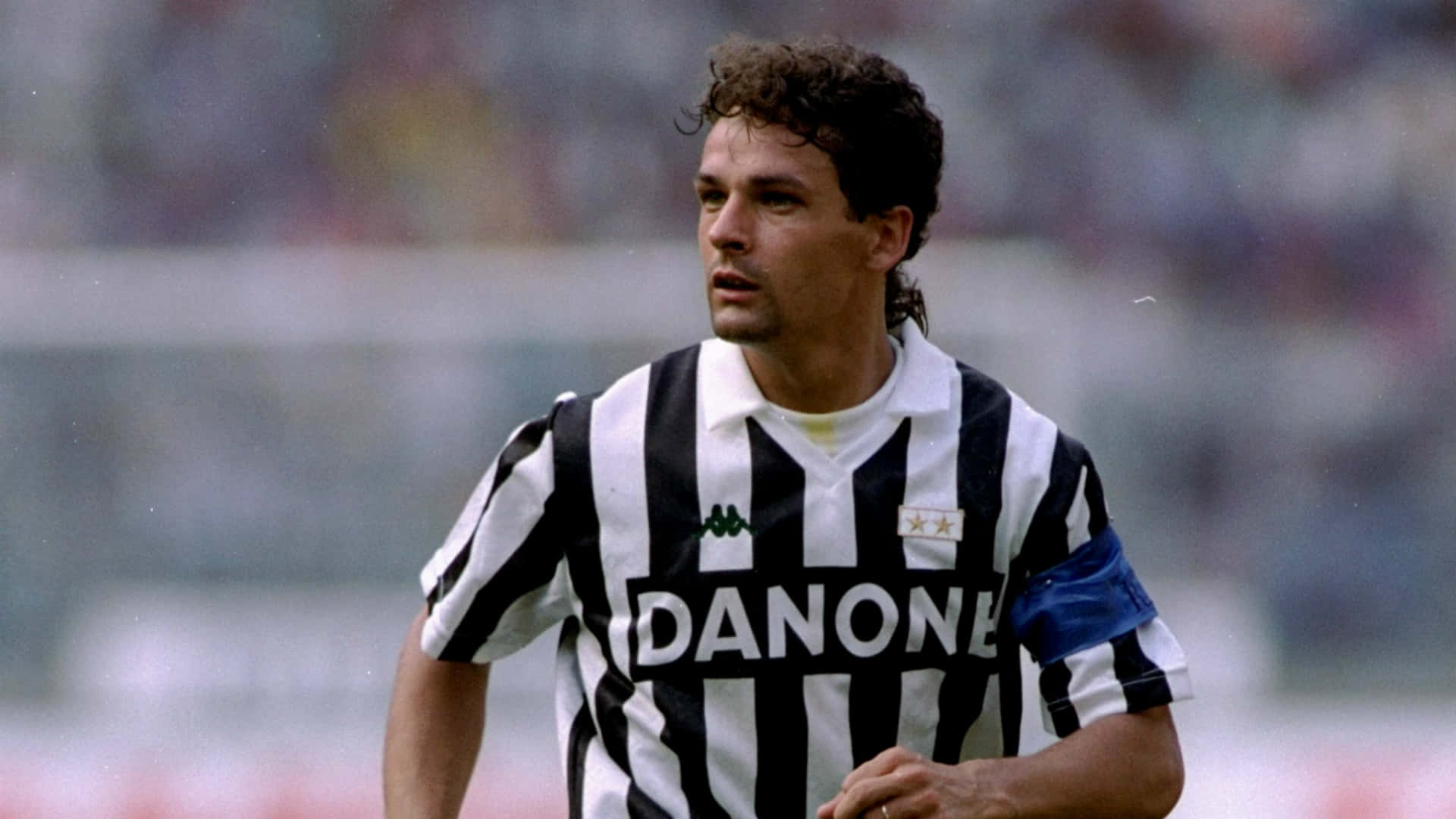 Roberto Baggio Juventus F C Stripes Background