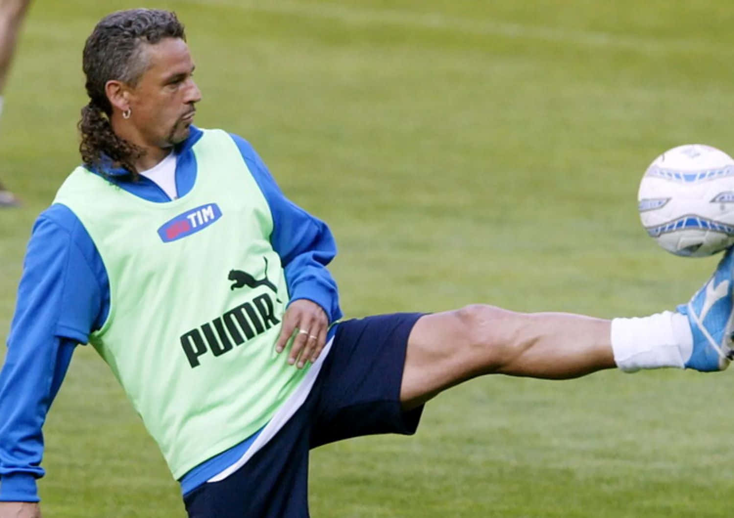 Roberto Baggio Training Session Background