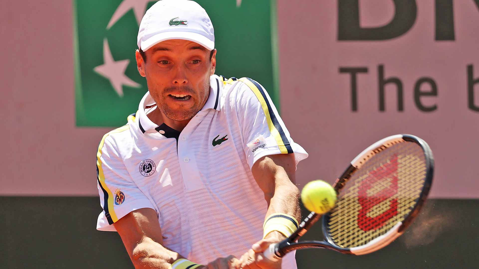 Roberto Bautista Agut Intensely Engaged In A Challenging Tennis Match