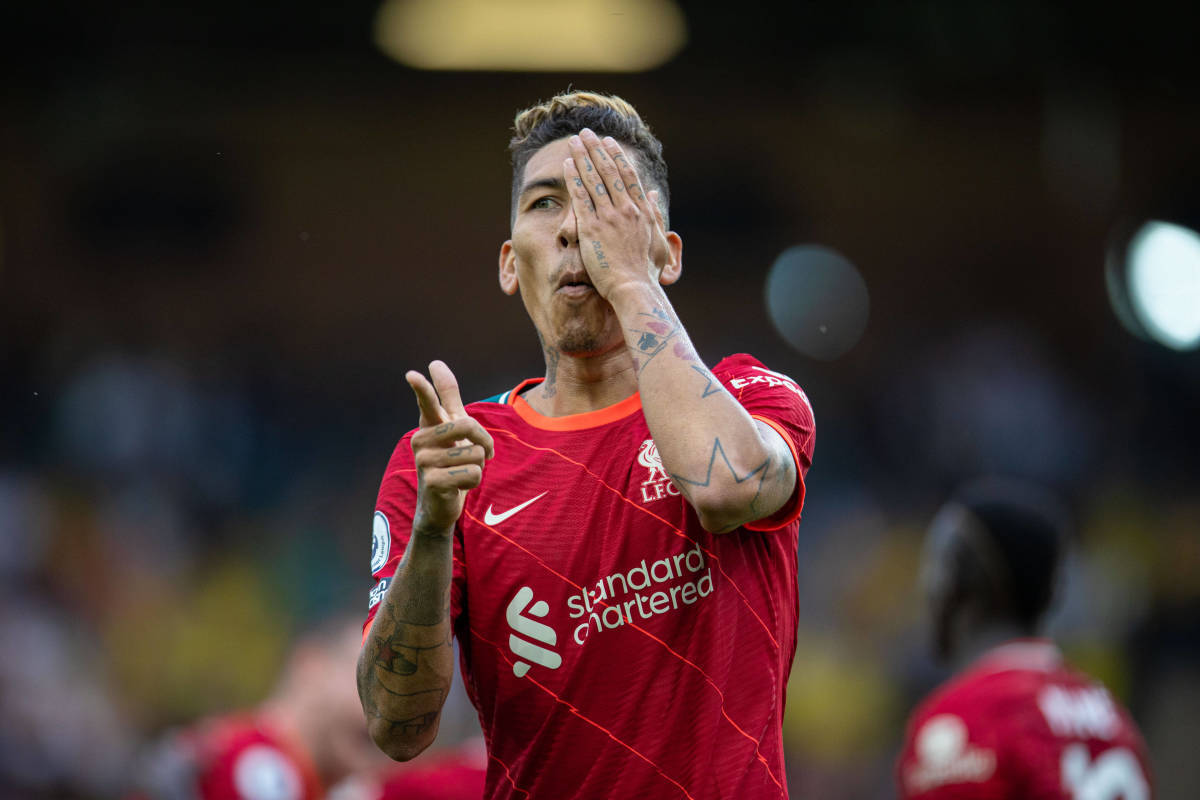 Roberto Firmino Covers Face