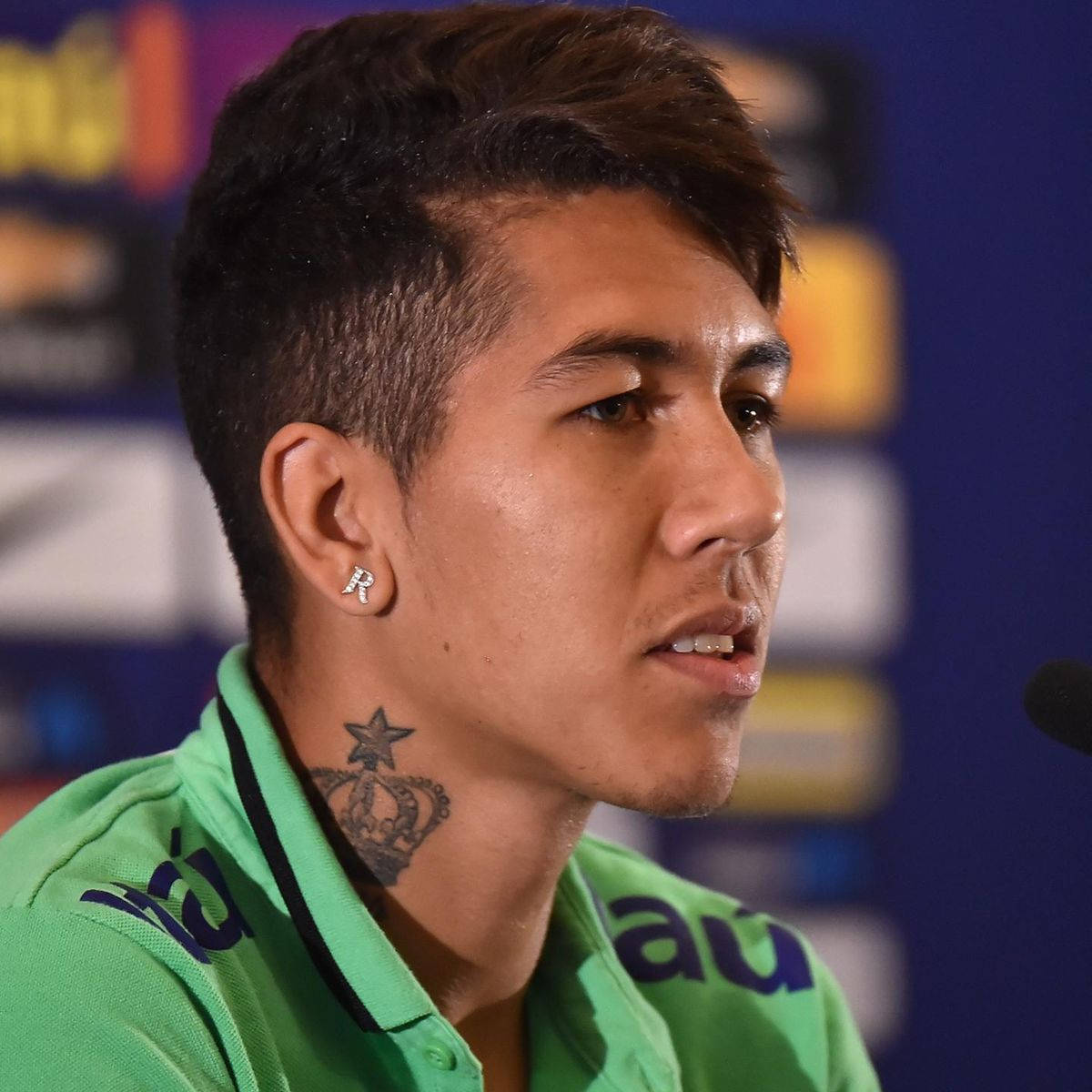 Roberto Firmino Green Shirt Background