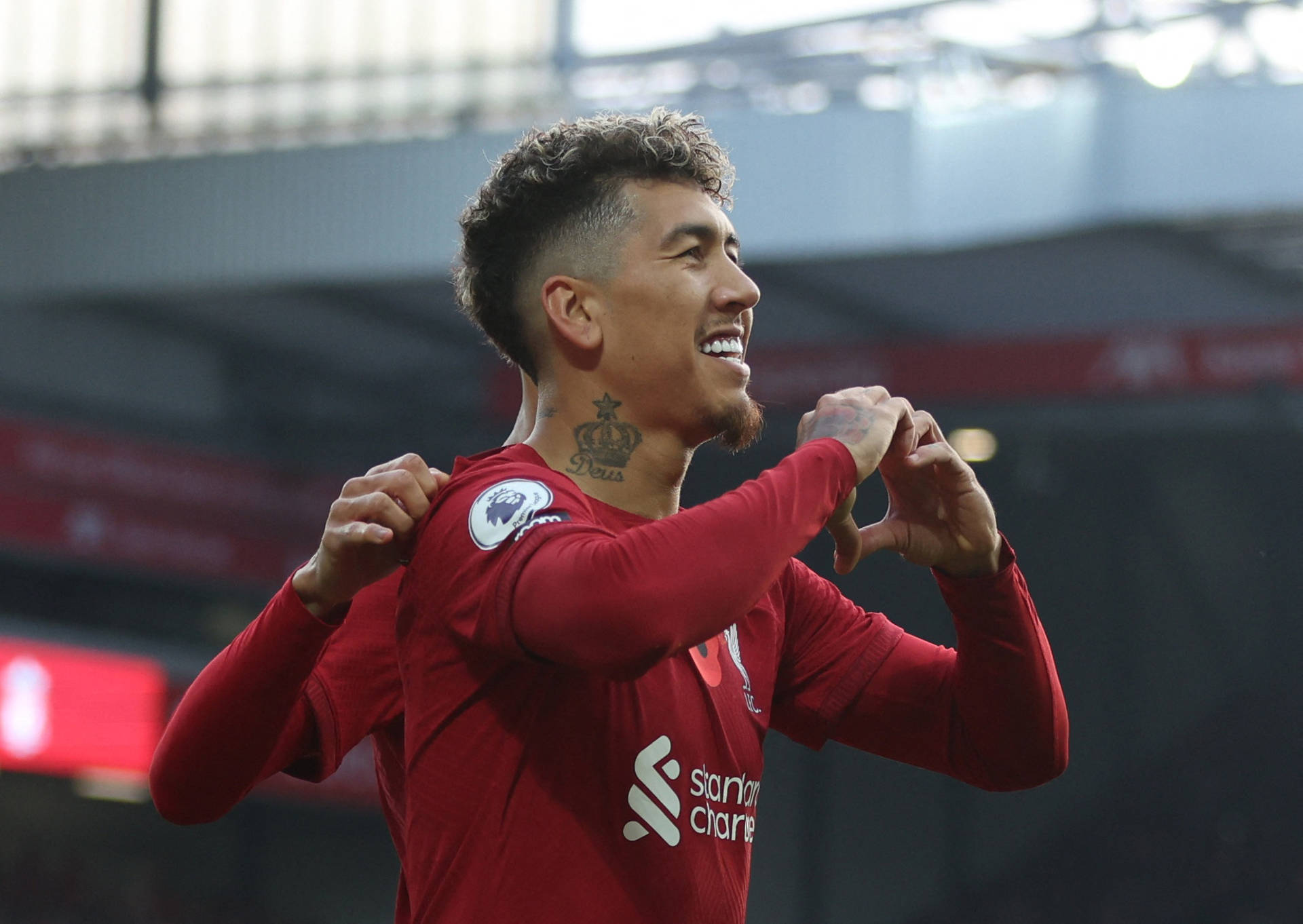 Roberto Firmino Heart Gesture