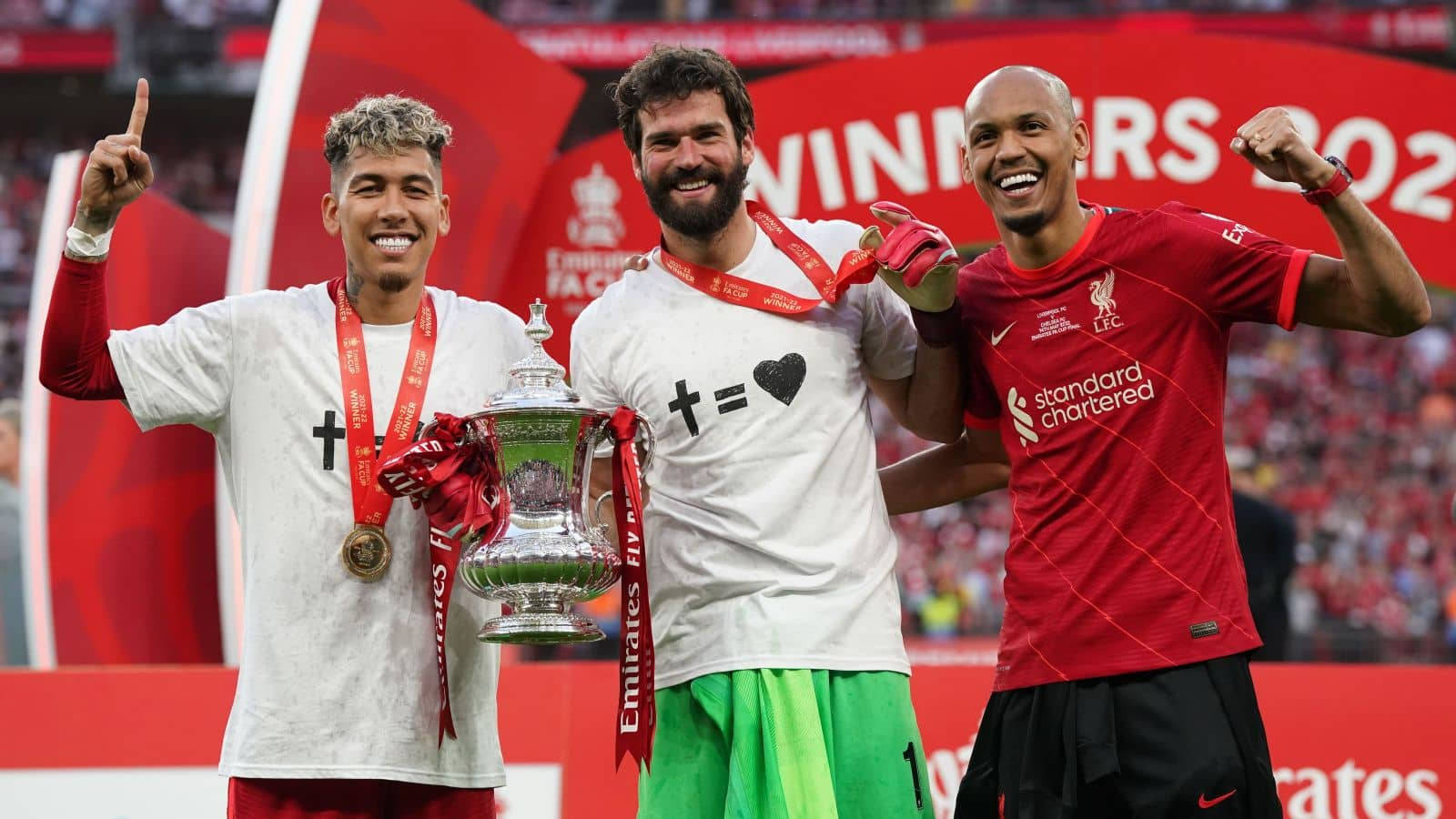 Roberto Firmino Holding Fa Cup Background