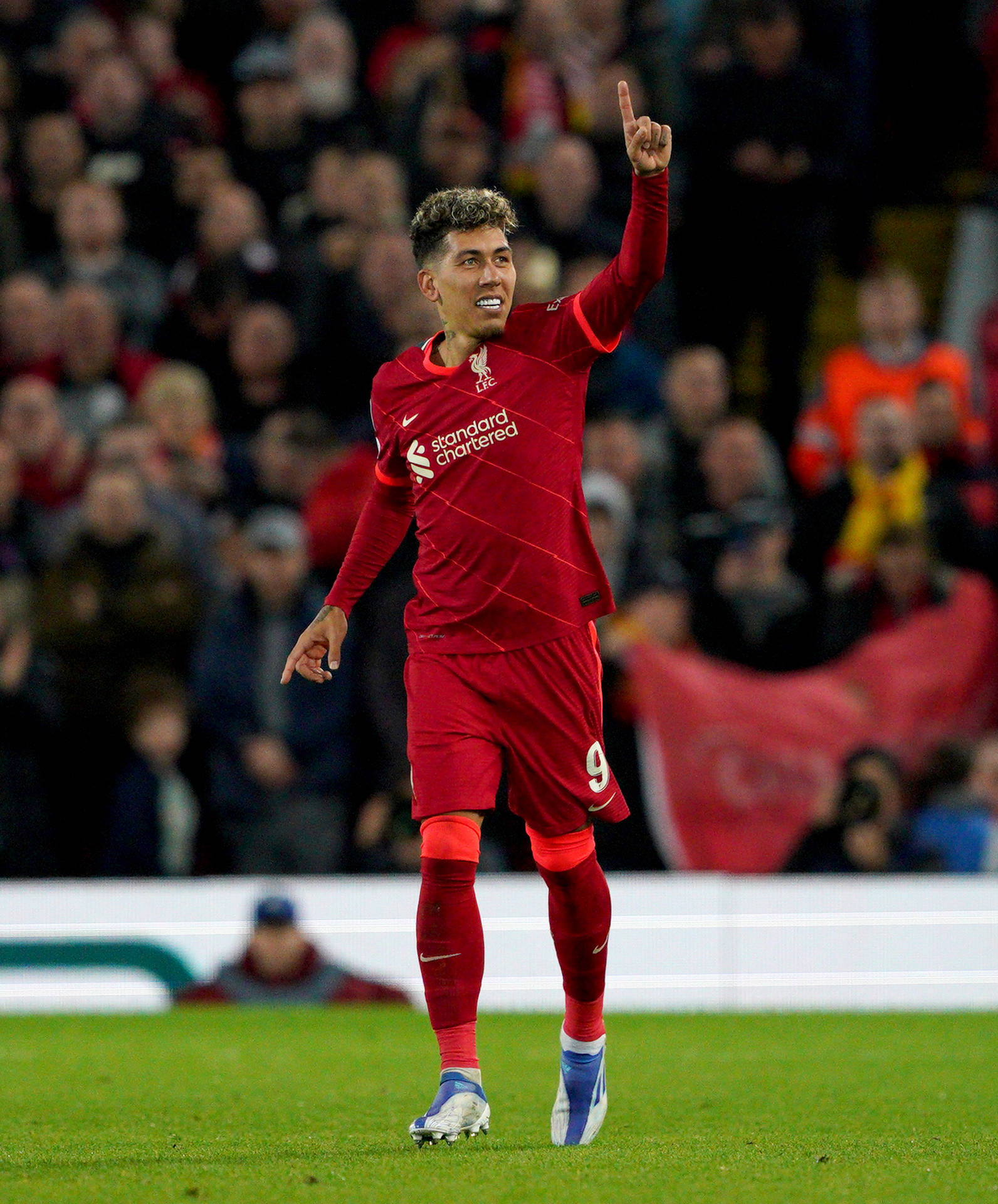 Roberto Firmino Pointing Upwards Background