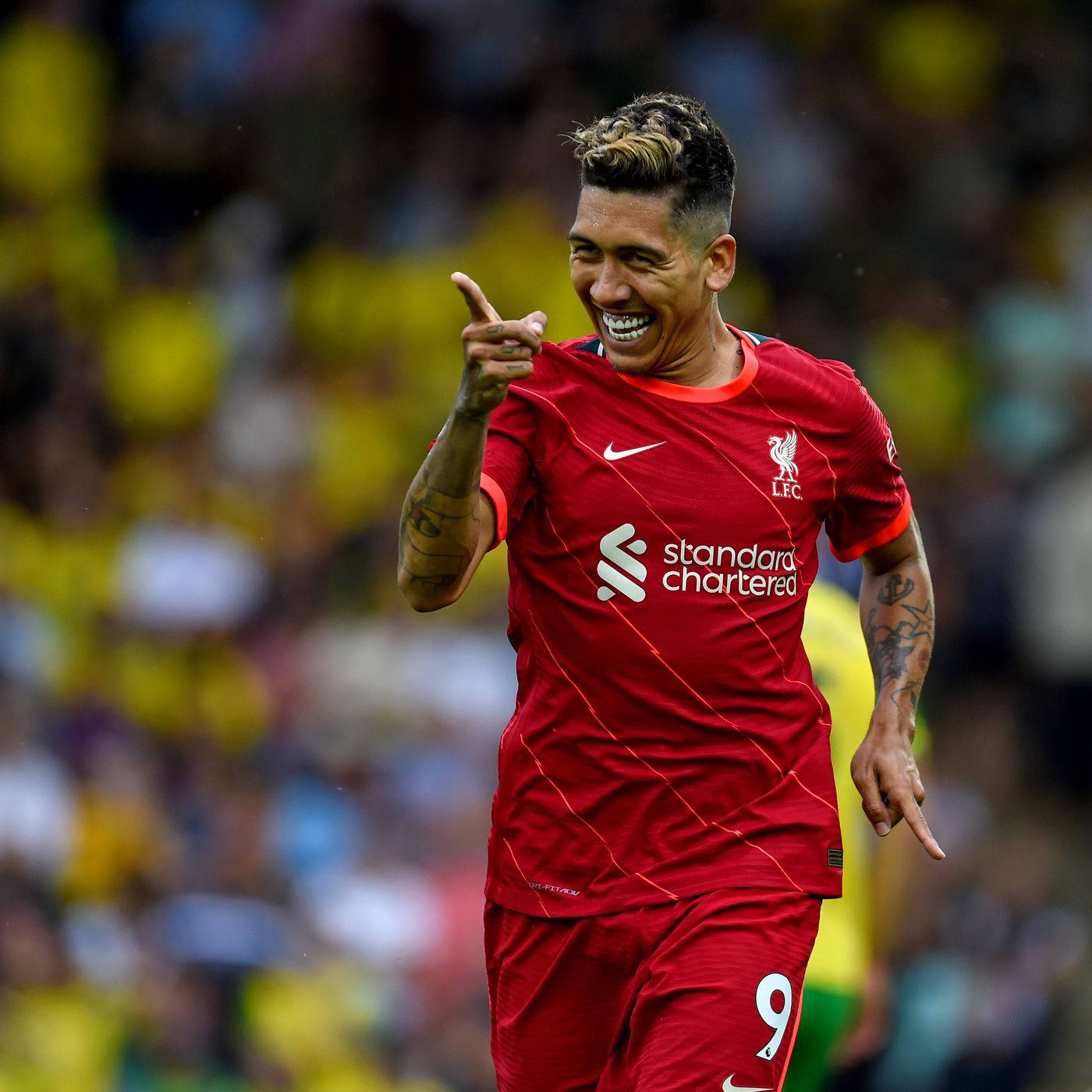 Roberto Firmino Points Forward Background