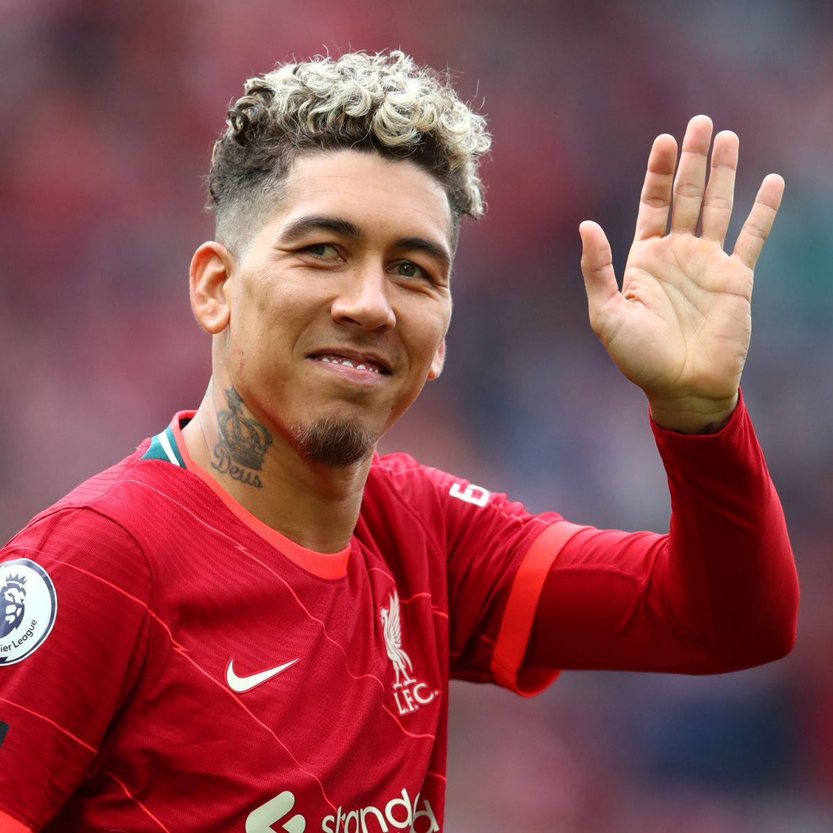 Roberto Firmino Wave Background