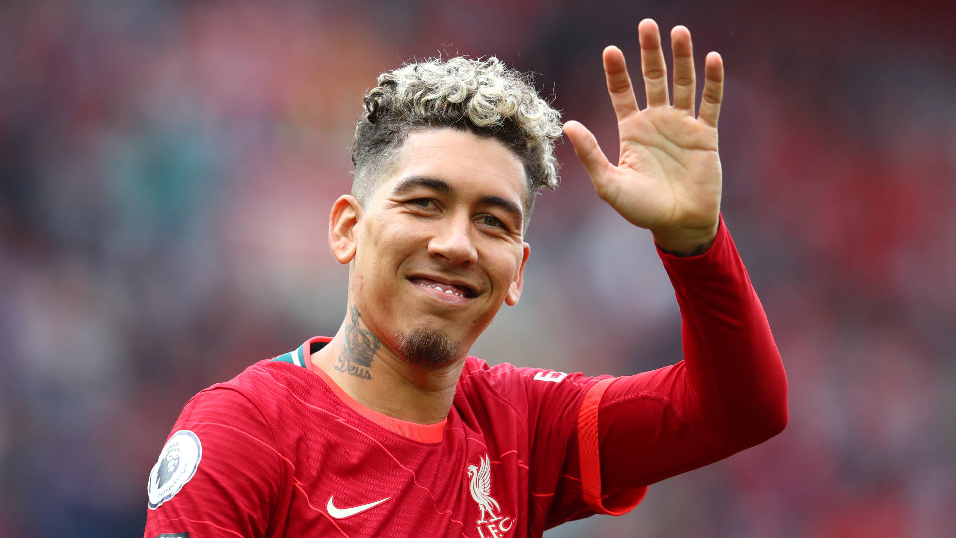 Roberto Firmino Waving To Audience