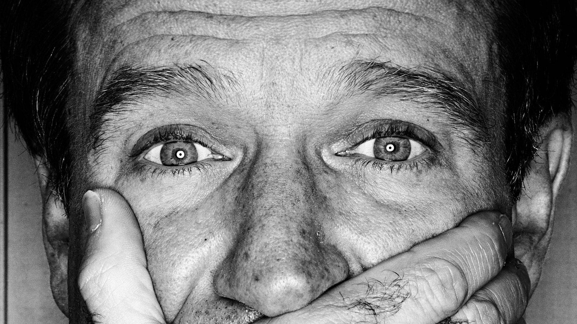 Robin Williams Tantalizing Eyes Portrait Background