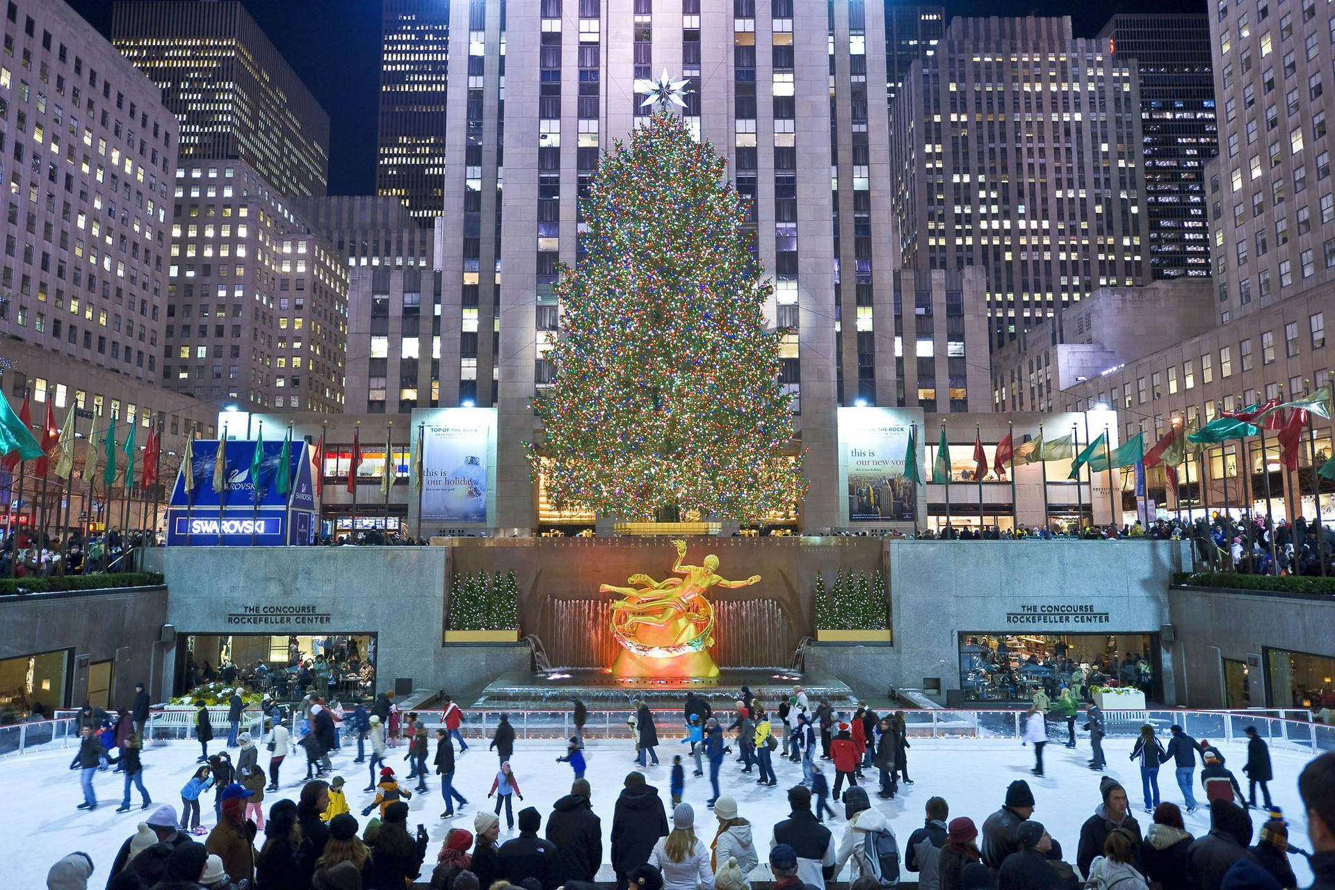 Rockefeller Center Full Of Holiday Crowd