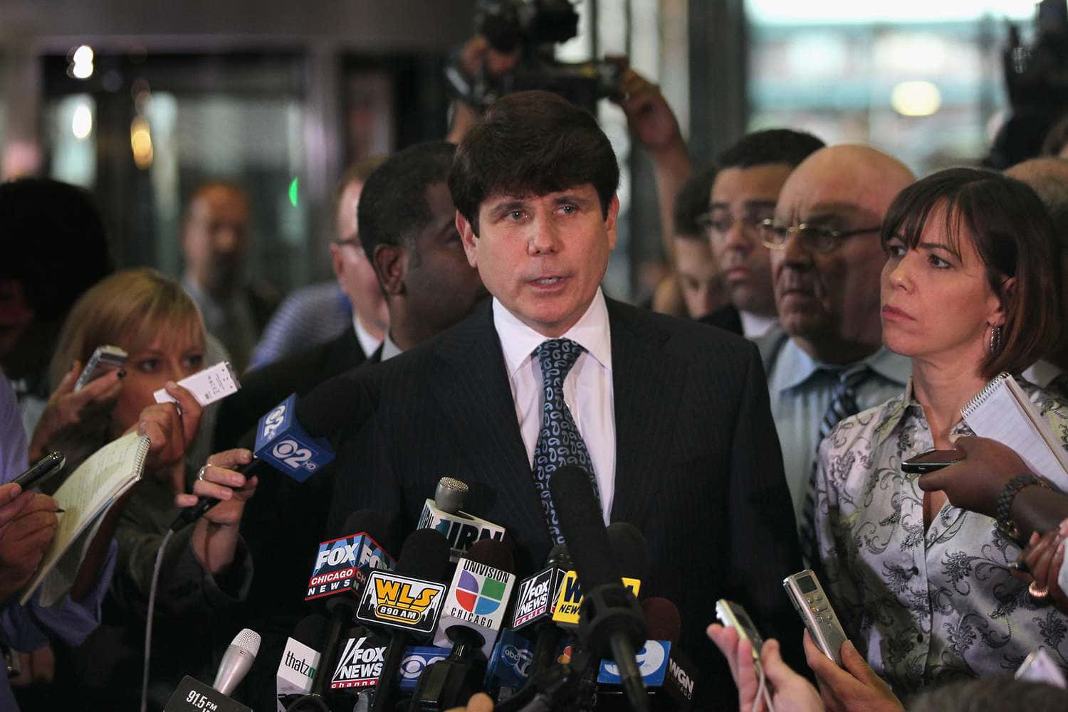 Rod Blagojevich Surrounded By Mics And Reporters Background