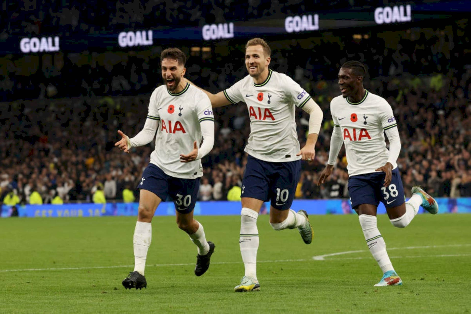 Rodrigo Bentancur In Action With Tottenham Hotspur Players Background