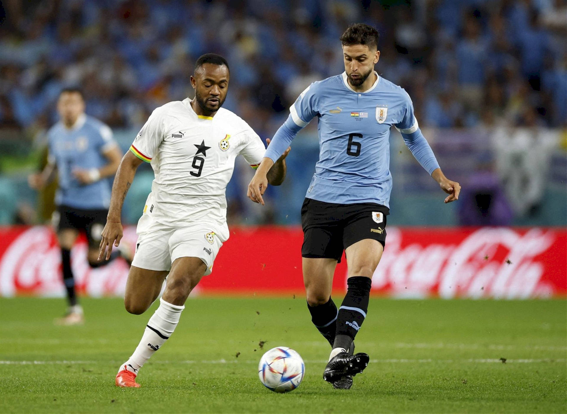 Rodrigo Bentancur Playing For Uruguay Background