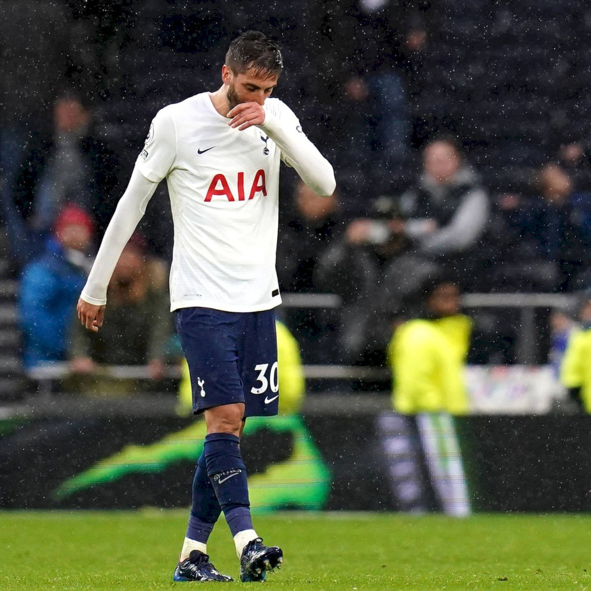 Rodrigo Bentancur Walking On The Field Background