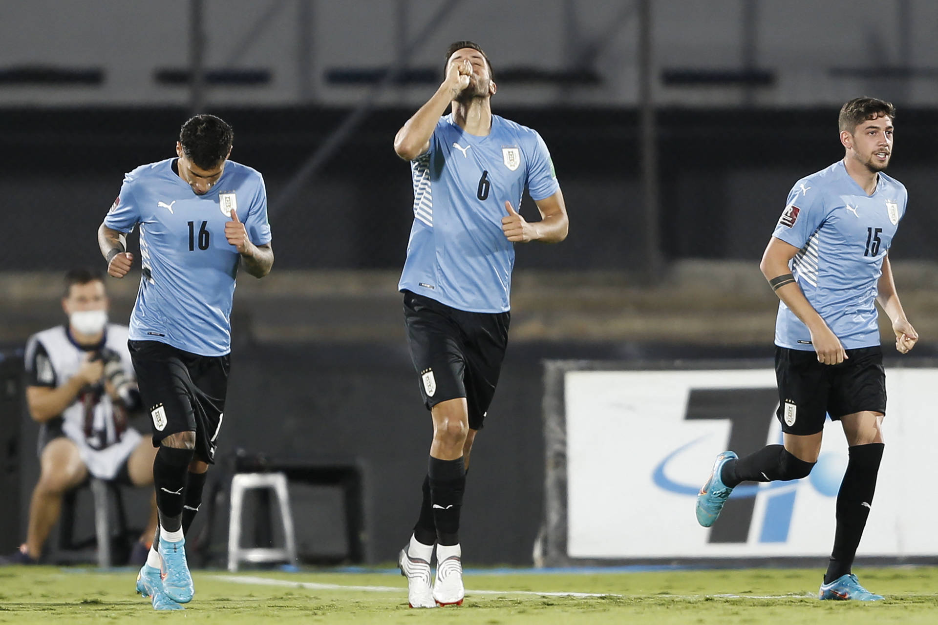 Rodrigo Bentancur With Uruguay Teammates Background