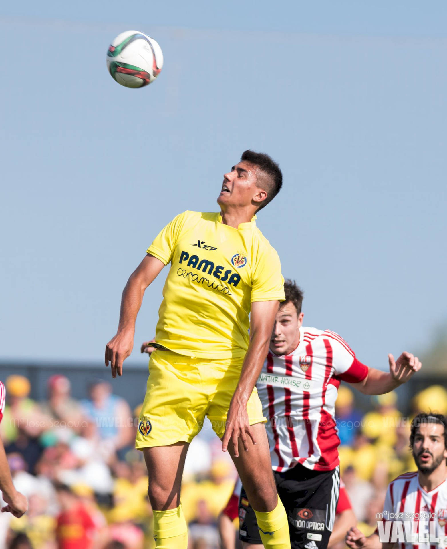 Rodrigo Hernández Cascante Jumping Header