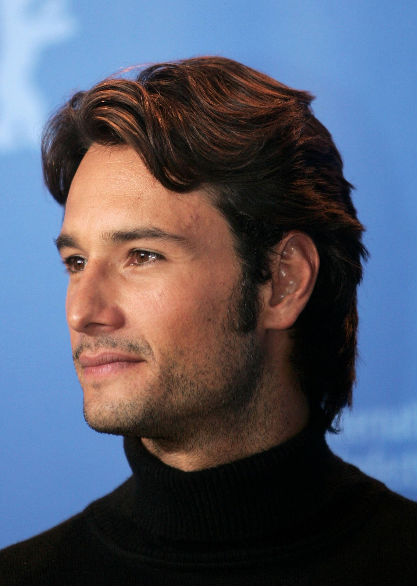 Rodrigo Santoro Cool Look Background