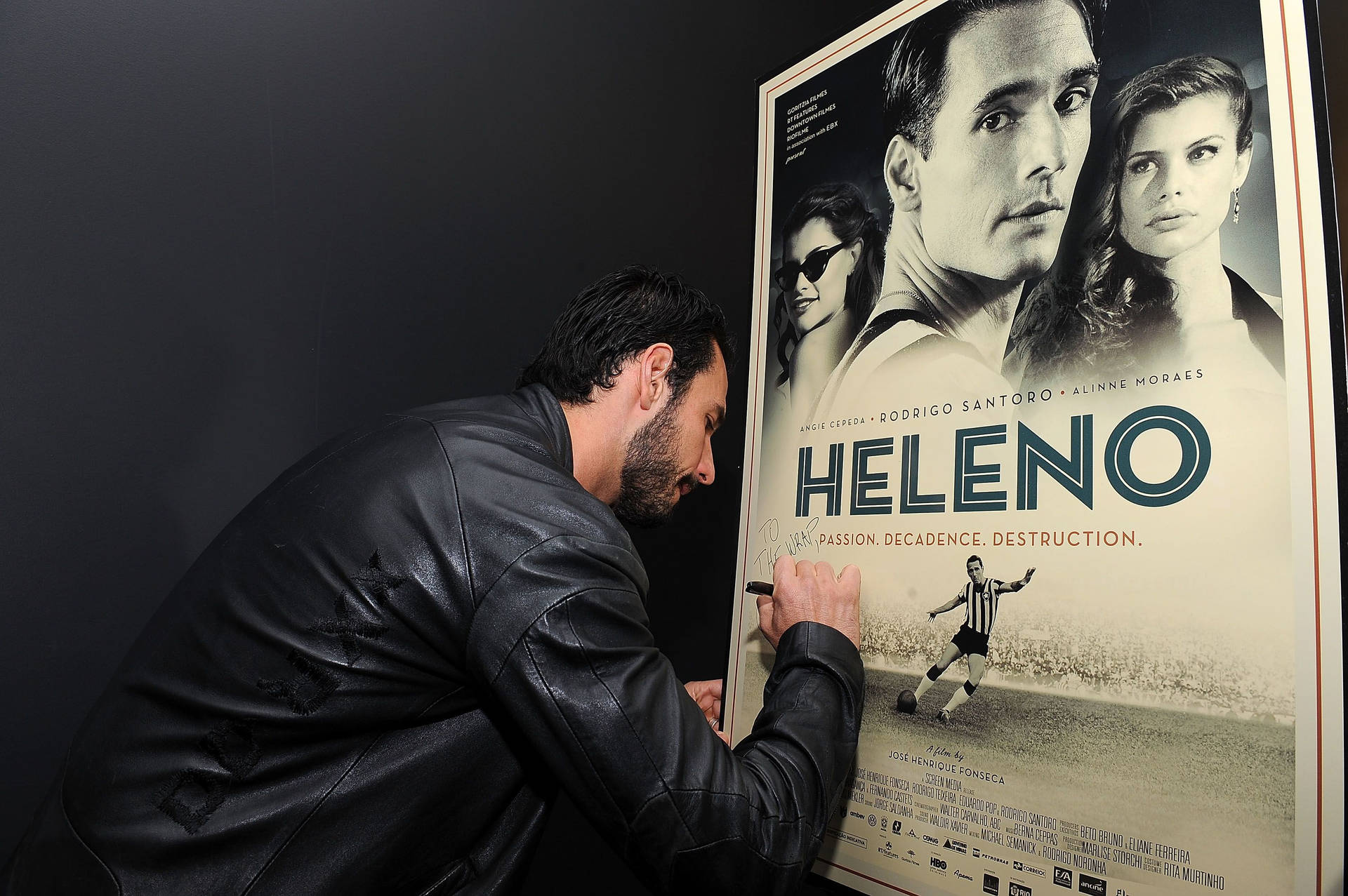 Rodrigo Santoro Signing Posters For His Movie 'heleno' Background