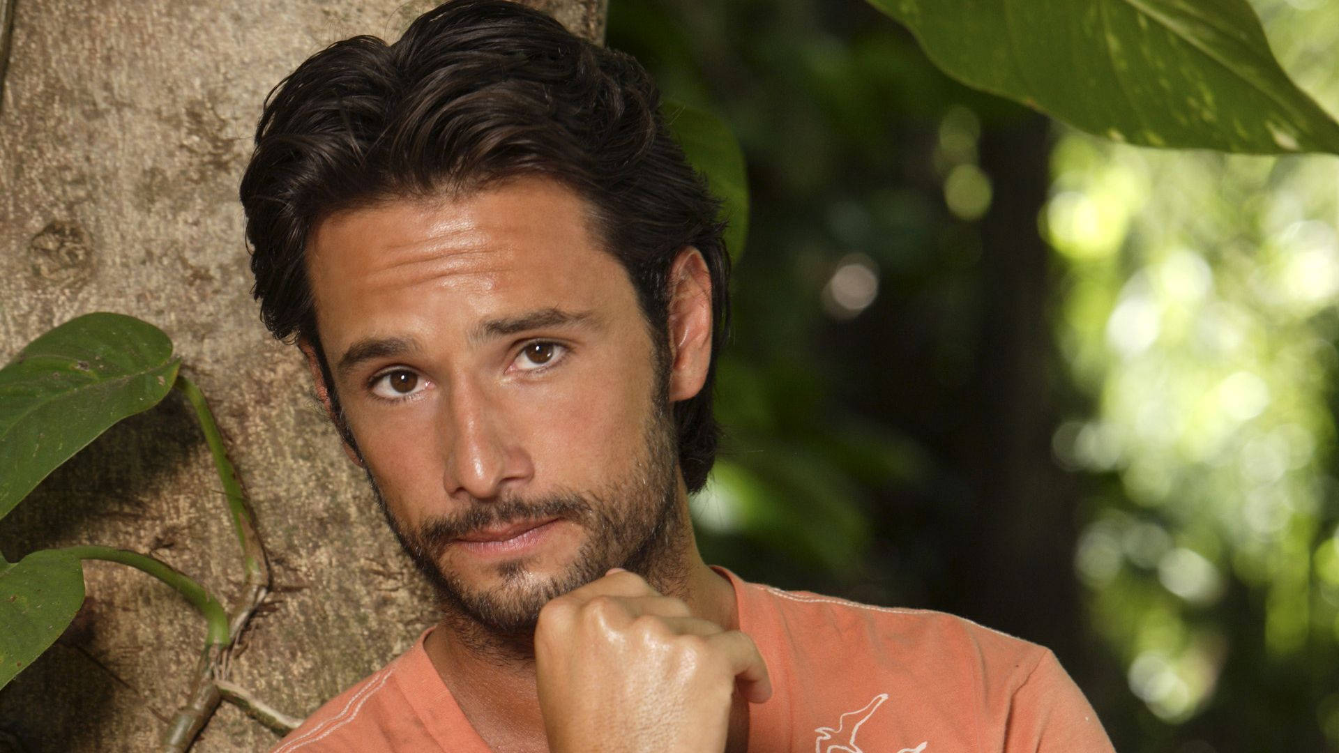 Rodrigo Santoro Tan Skin Look