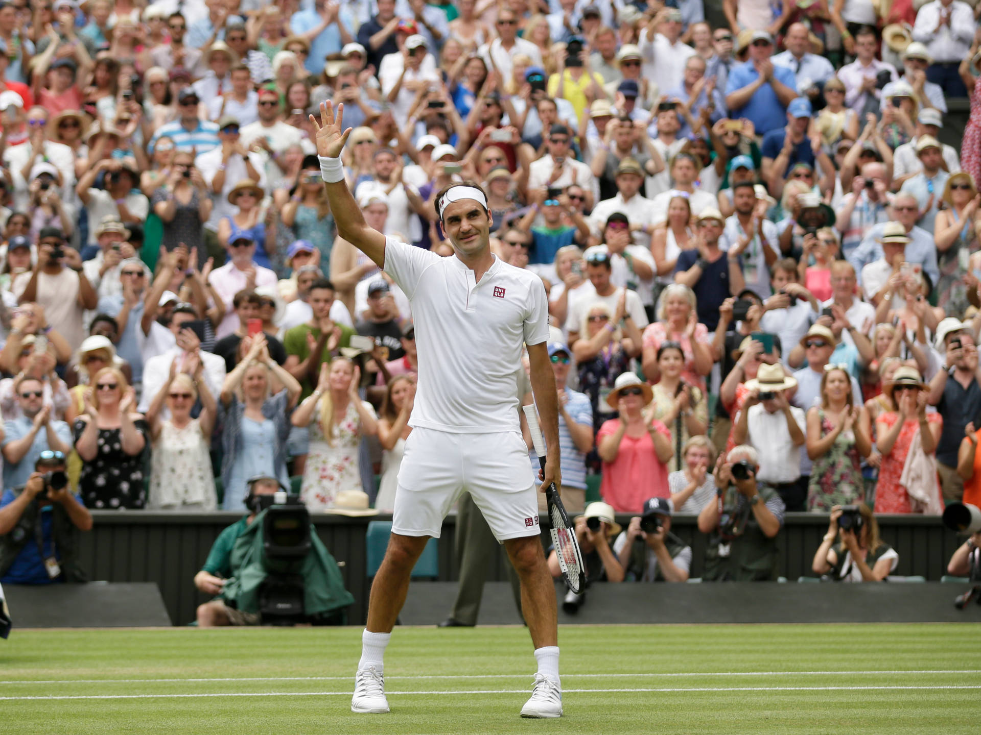 Roger Federer With Fans