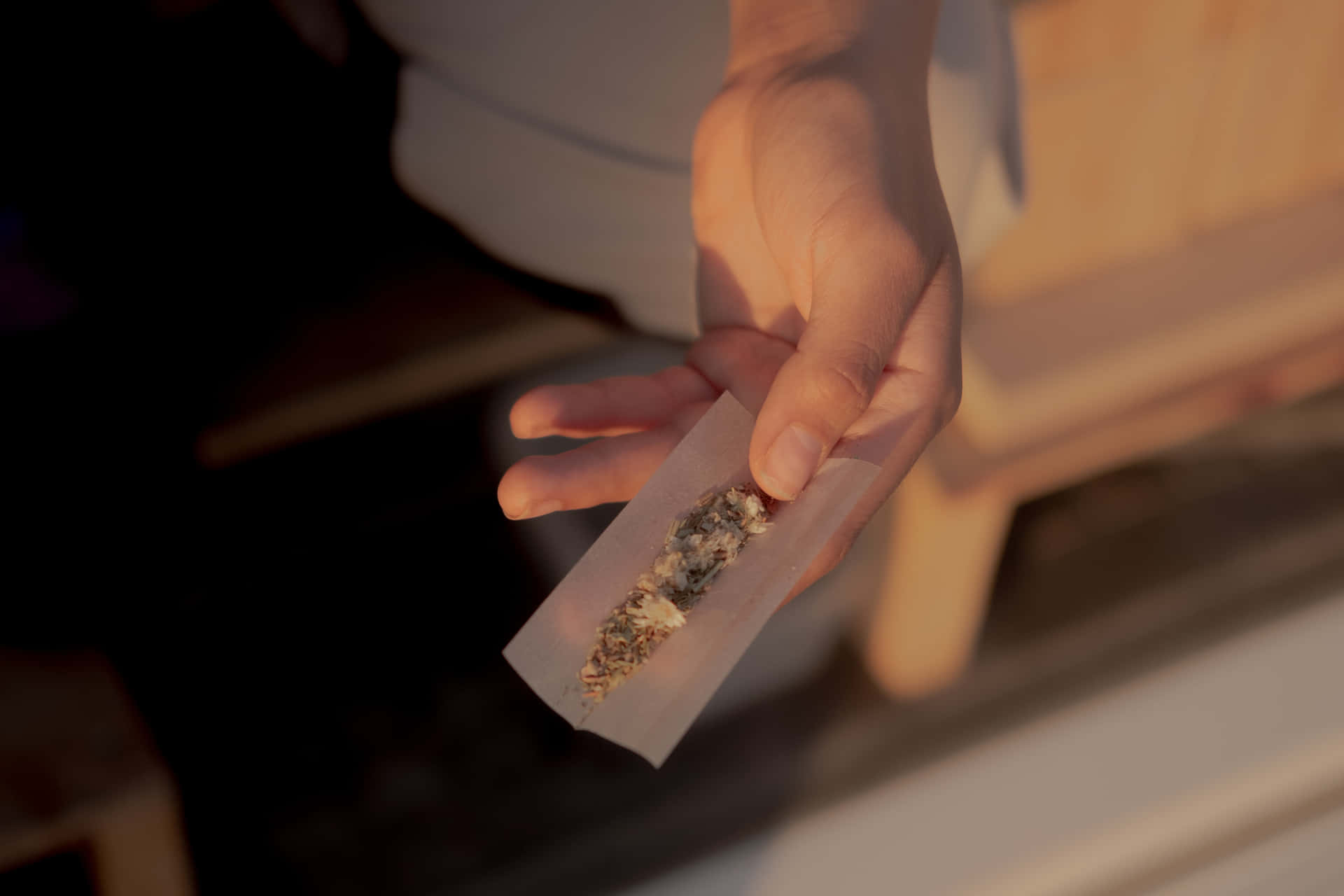 Rolling Up Your Own Weed Blunt - The Perfect Way To Enjoy An Evening With Friends. Background