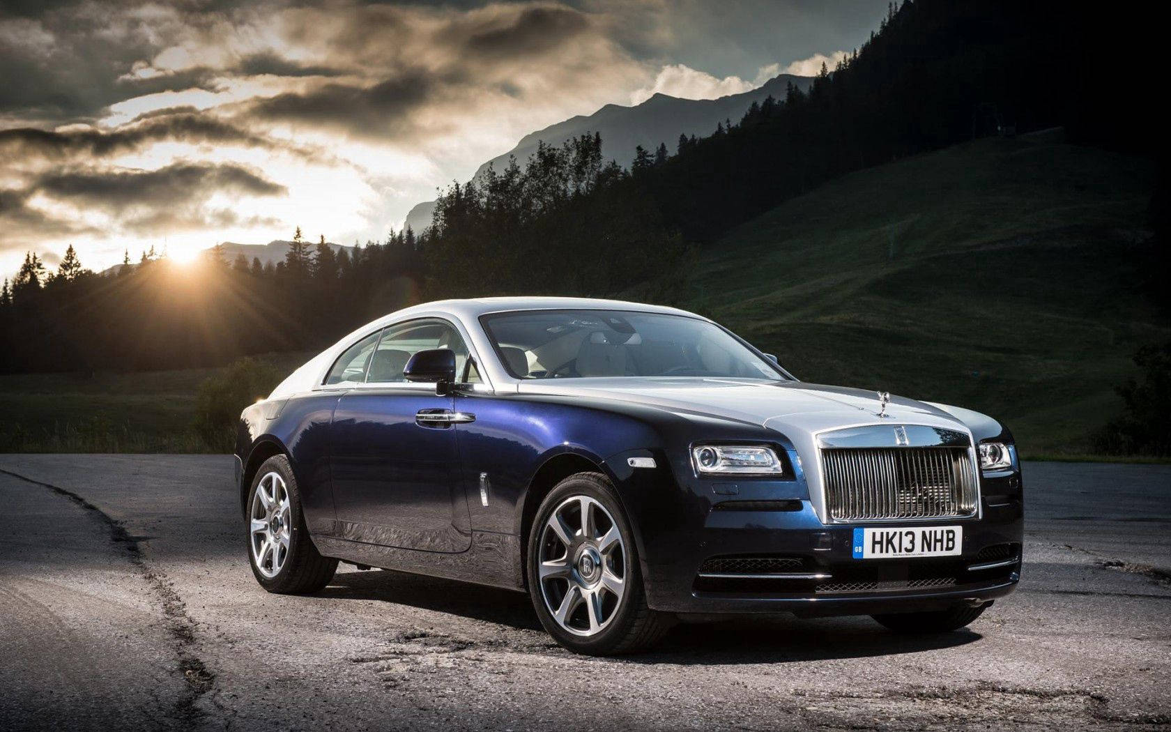 Rolls Royce Black Wraith Sideview Background
