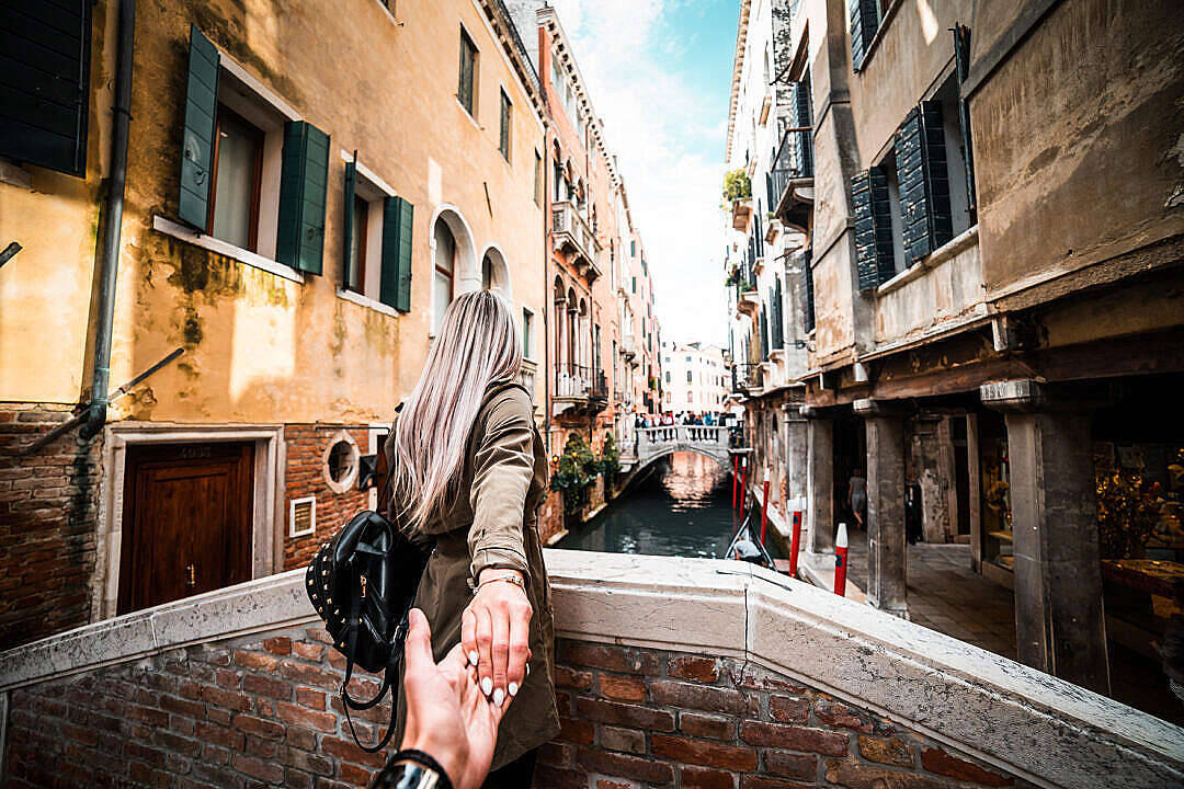 Romantic Couples In Venice