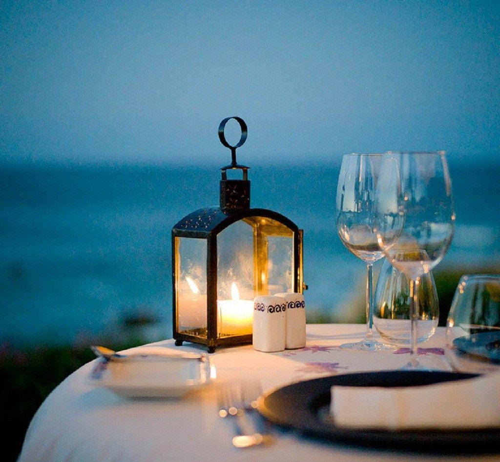 Romantic Dinner Date By The Ocean Background