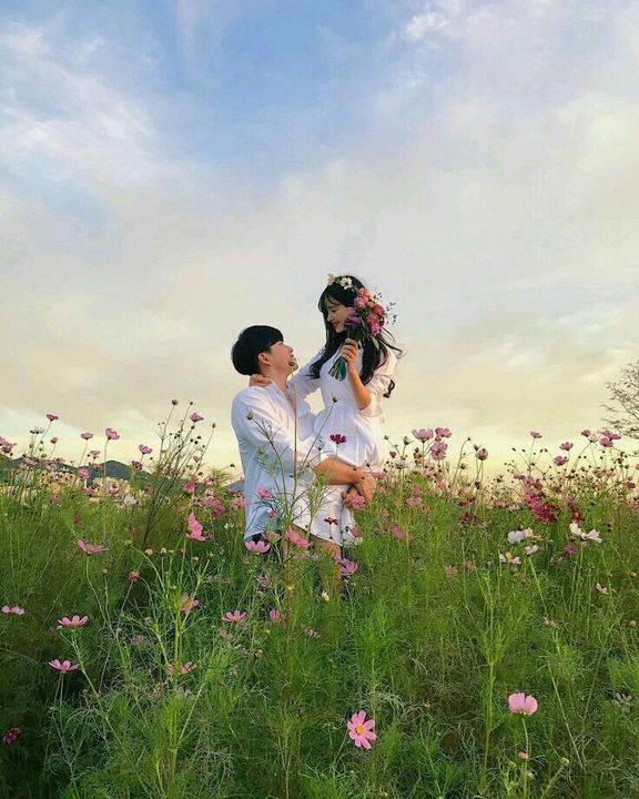 Romantic Korean Couple Enjoying Autumn Scenery Background