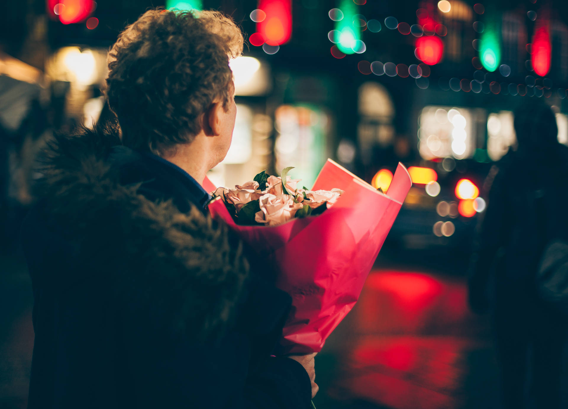 Romantic Love Flowers Man In The City Background
