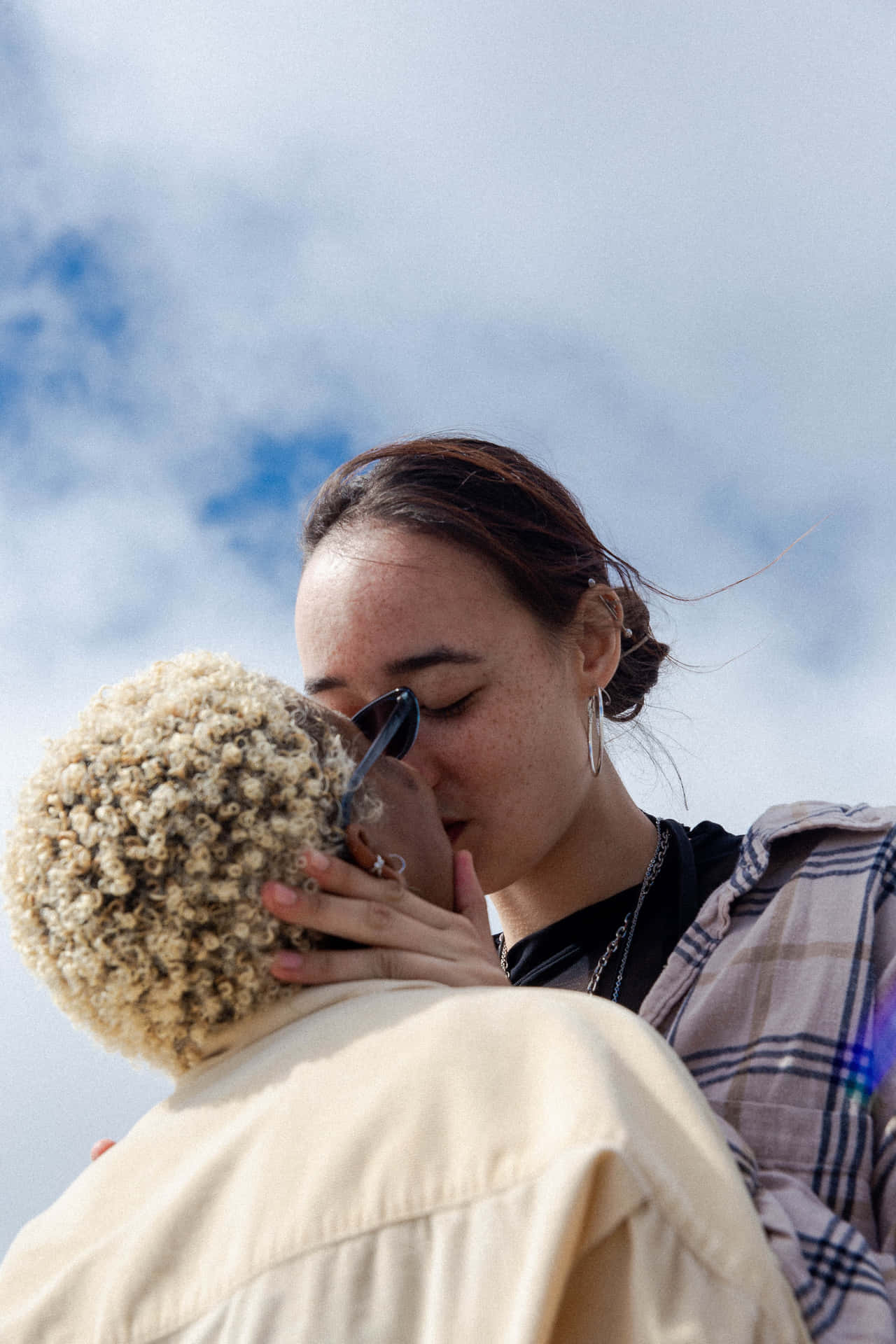 Romantic Mujeres Lesbianas Kissing Background