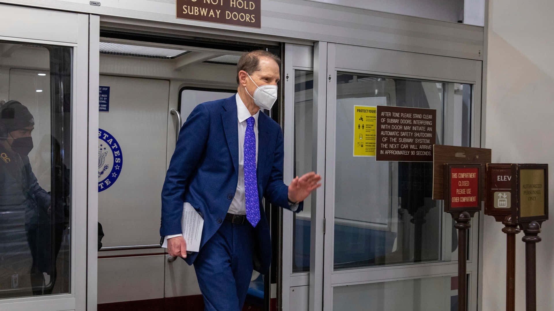 Ron Wyden Wearing A Face Mask Background