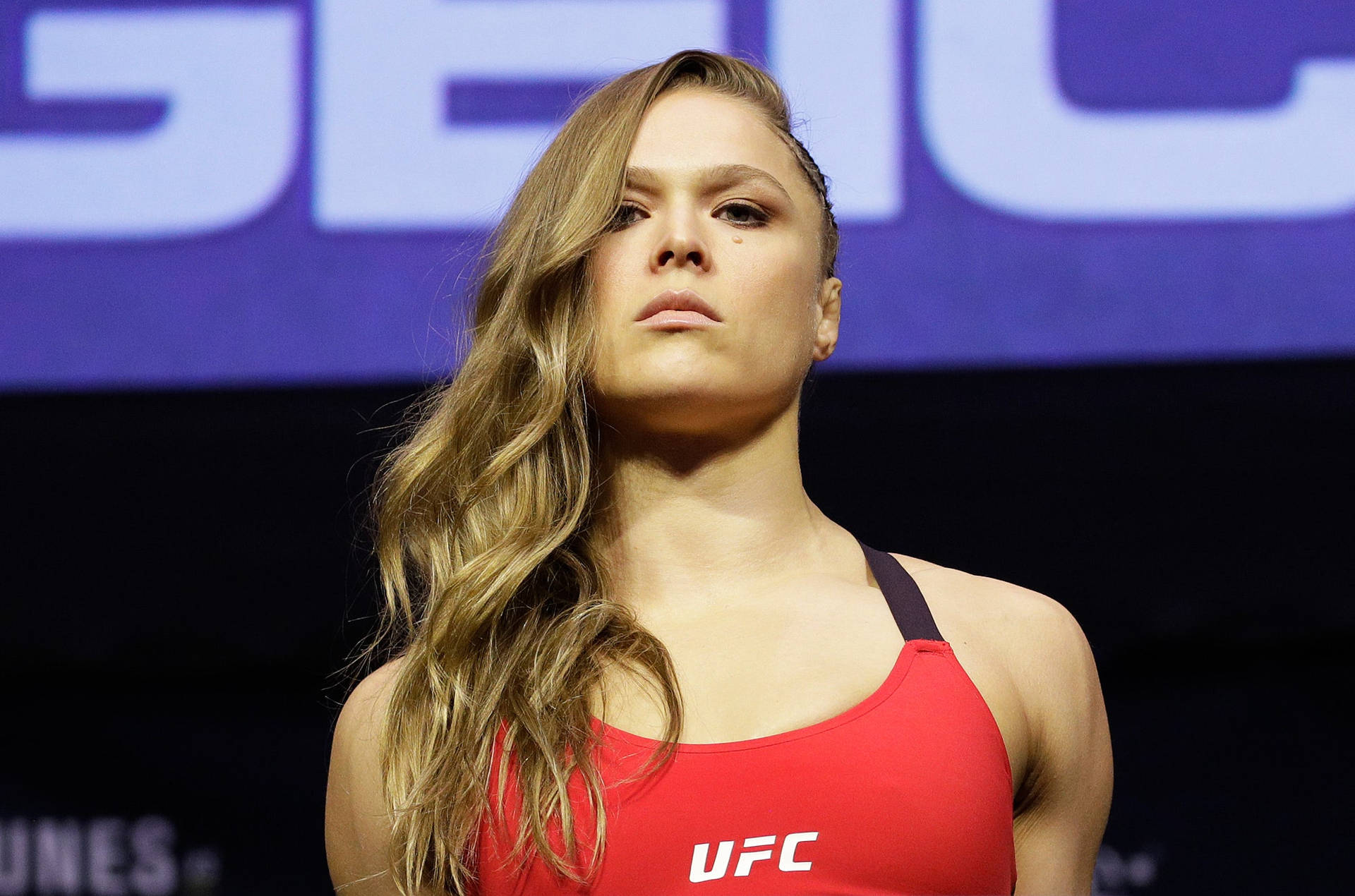 Ronda Rousey Braids Background