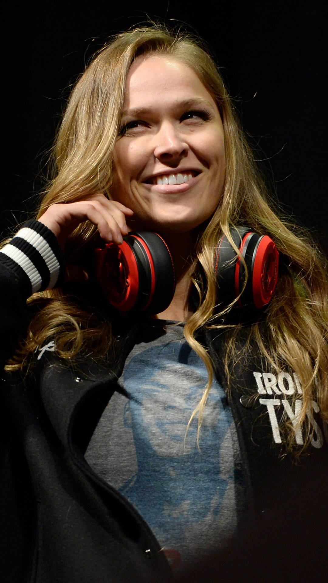 Ronda Rousey Headphones Background