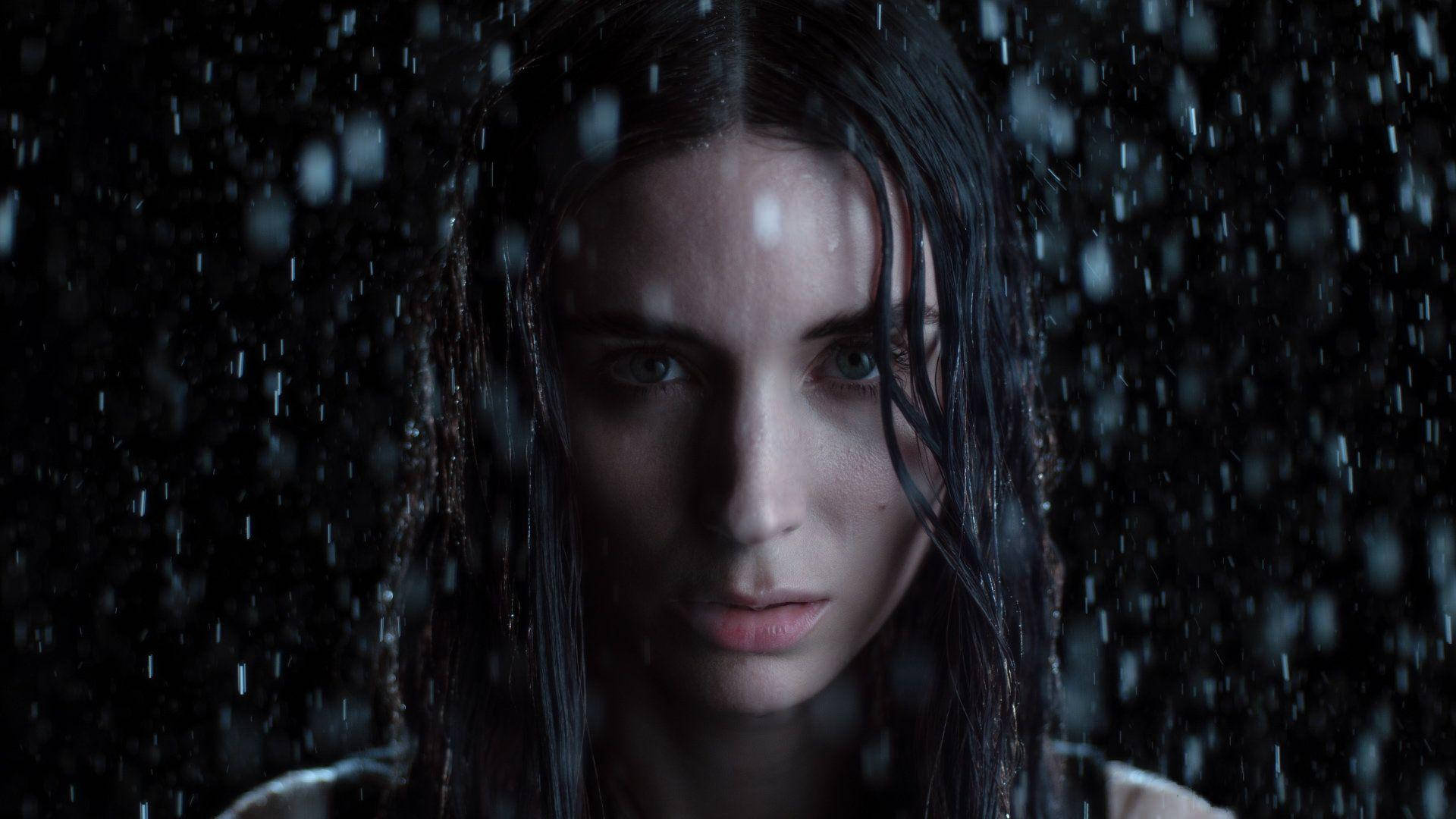 Rooney Mara In The Rain Background