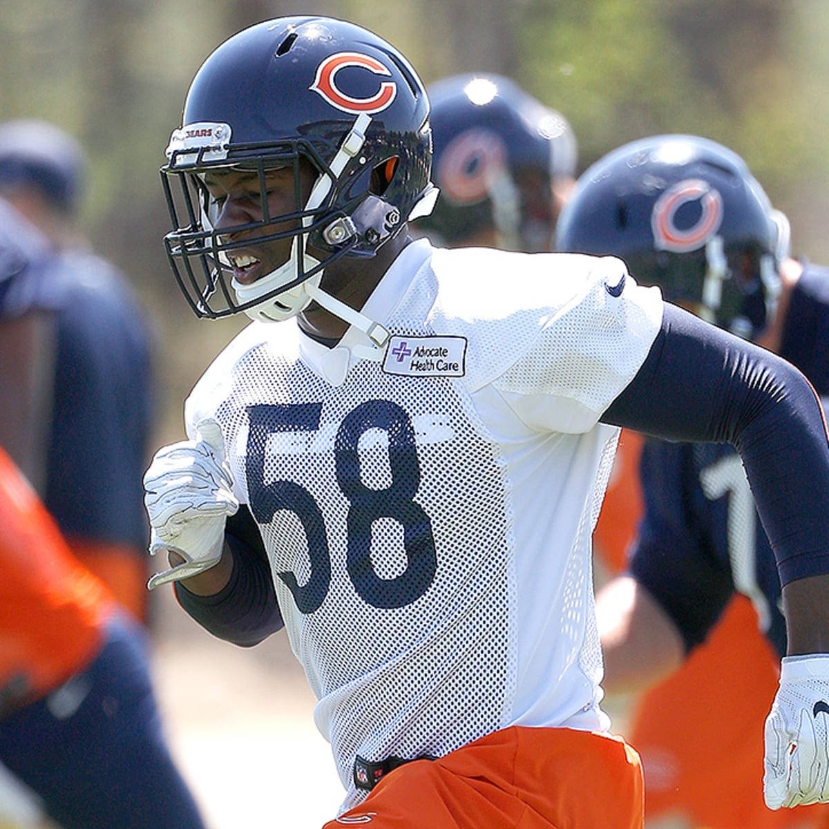 Roquan Smith Jogging With Teammates