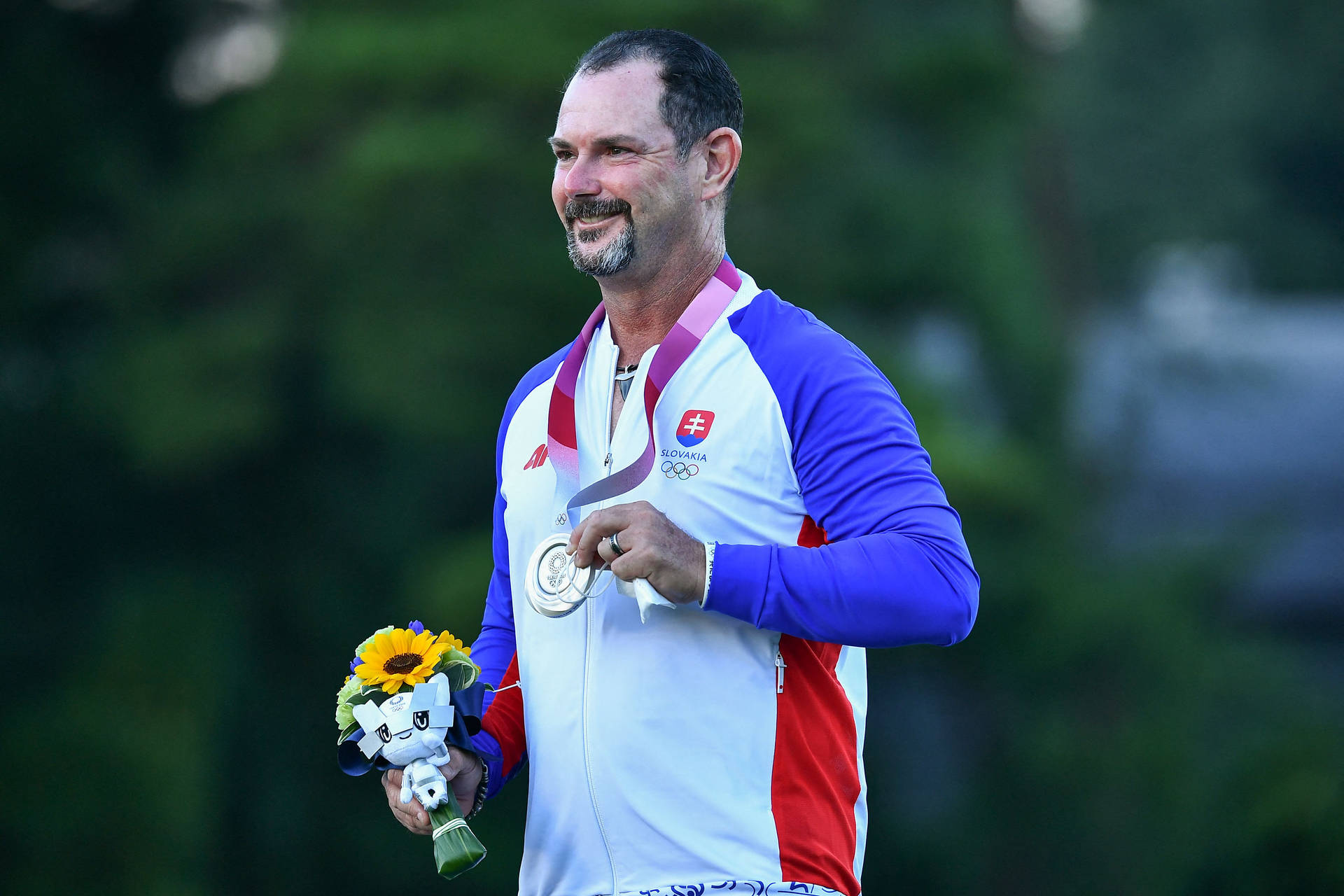 Rory Sabbatini Holding Silver Medal Background