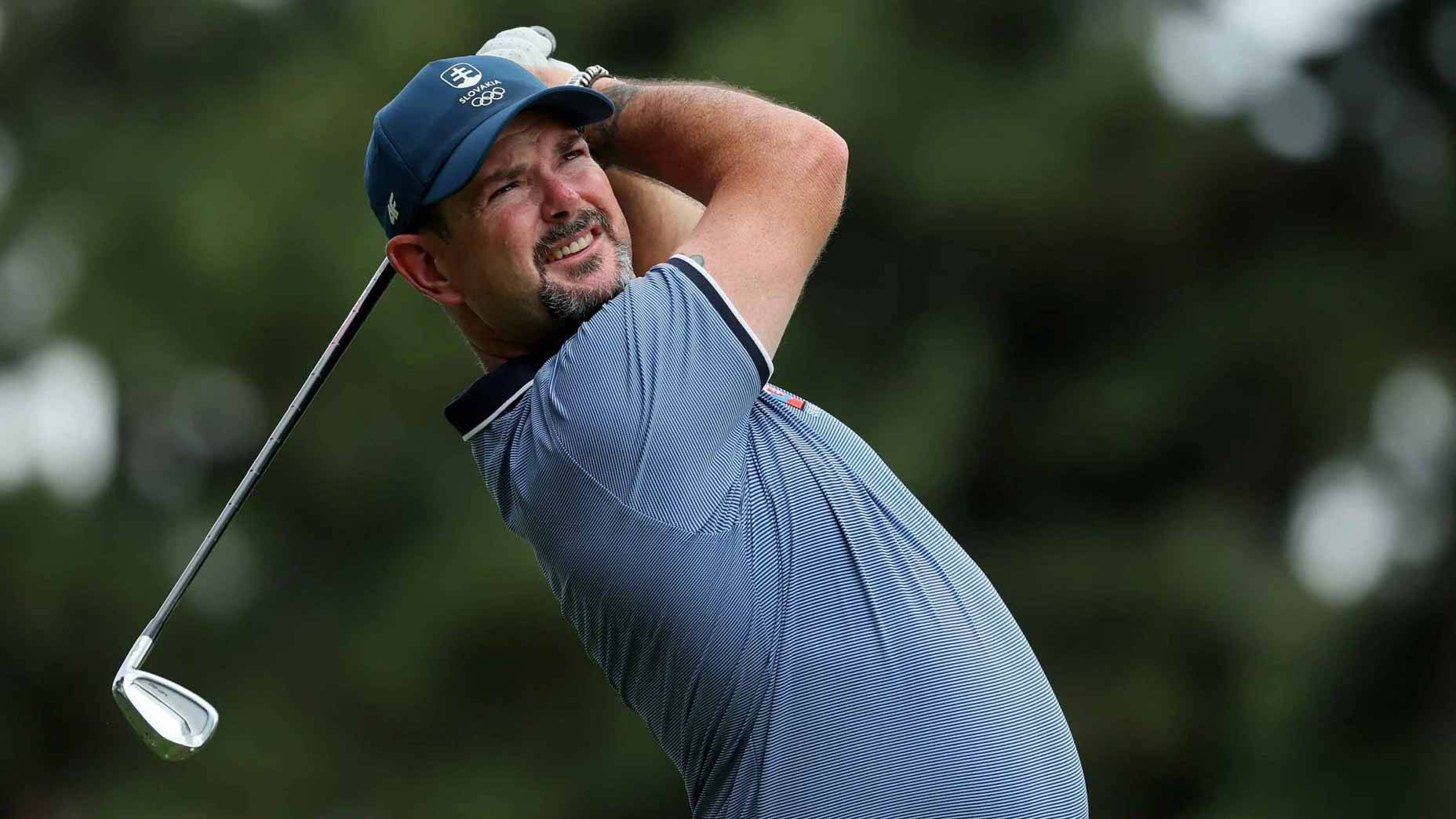 Rory Sabbatini In Gray Shirt Background