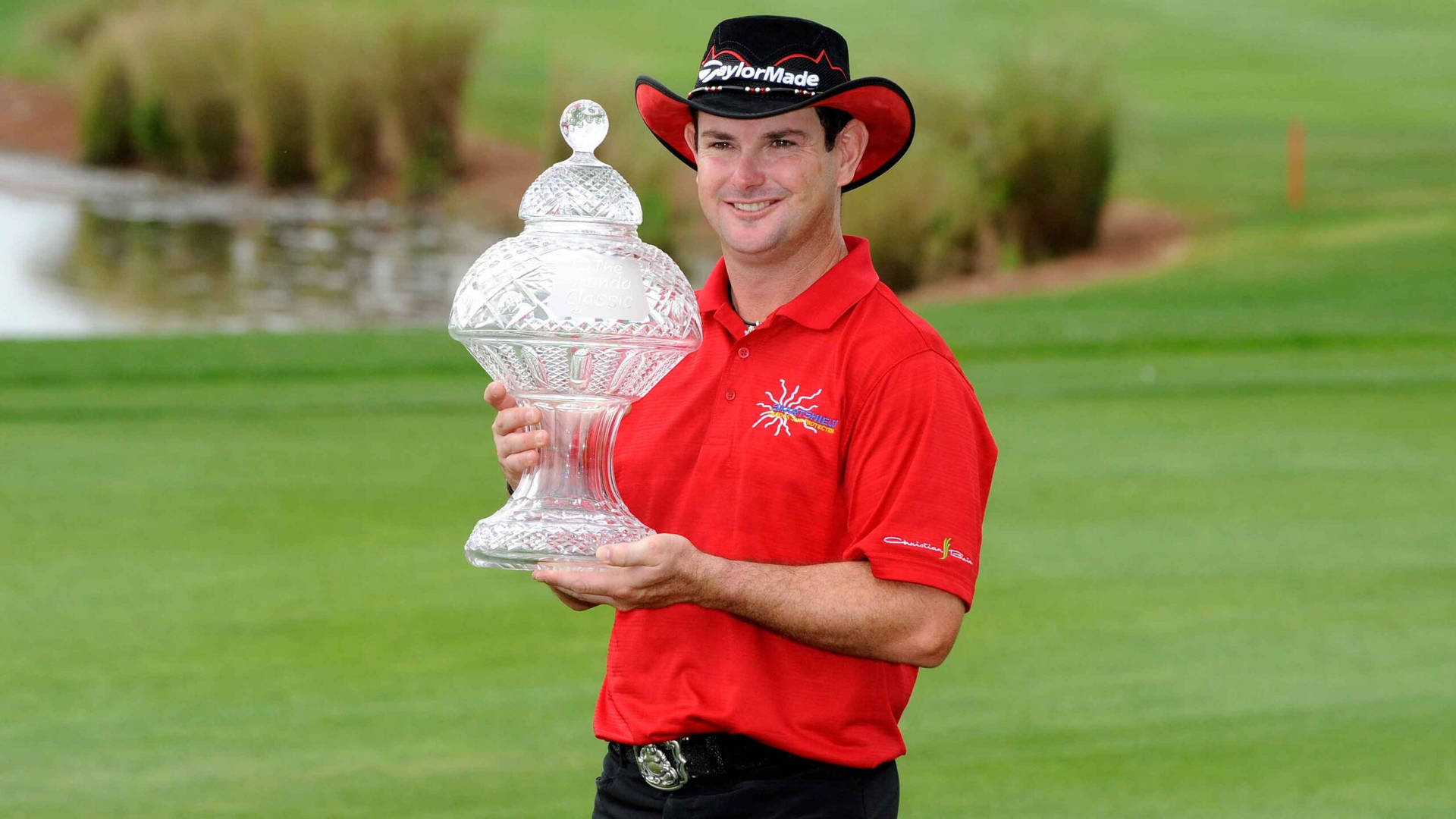 Rory Sabbatini Proudly Holding His Winning Trophy Background