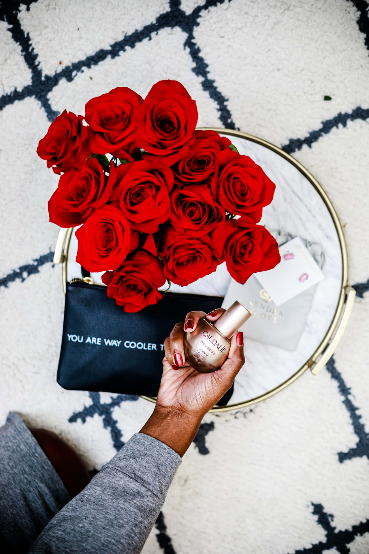 Rose Bouquet And Perfume Aesthetic Valentine's Day Background