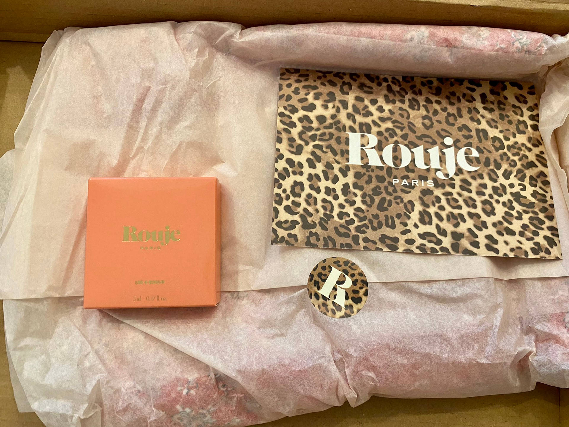 Rouje Paris Goods Background